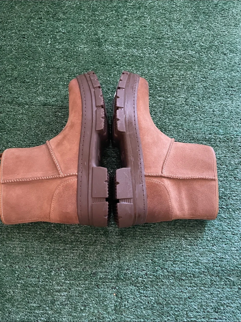 UGG Men’s Size 9 Skyview Classic Pull On Boots Chestnut Suede Waterproof 1135017